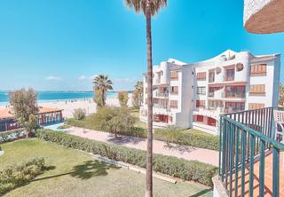 Apartament a Port d´Alcúdia-Platja dÁlcúdia. Apartamento en primera línea del mar en puerto de alcúdia en ven