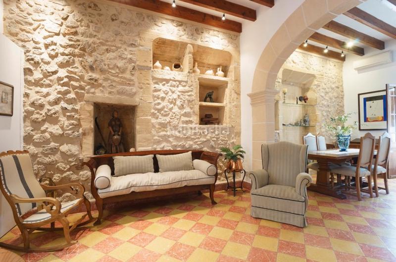 Foto 54d88b0e-dfce-4b32-bccc-819ee20bb8e0. Masía casa adosada de lujo en el corazón histórico en venta en Pollença