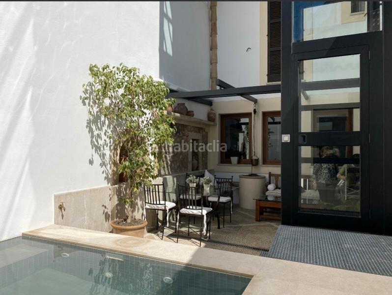 Foto 5d4f2d2b-ece7-4392-bcd1-6fa24259f215. Masía casa adosada de lujo en el corazón histórico en venta en Pollença