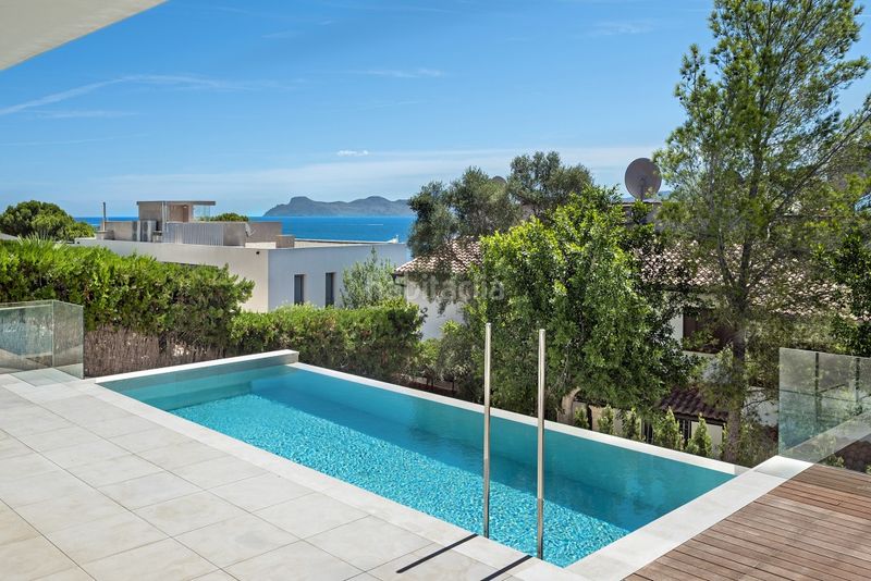 Foto 5e933f93-bd9f-4d8c-9e62-f6a91d9f0ab2. Xalet amb calefacció piscina a port d´Alcúdia-platja dálcúdia Alcúdia