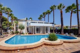 Chalet in Port d´Alcúdia-Platja dÁlcúdia. Chalet en el puerto de alcudia, en lago menor, en venta