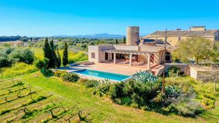Lloguer Xalet a Ma-4016 207. Espaciosa villa en alquiler por meses con mucho carácter, una pi