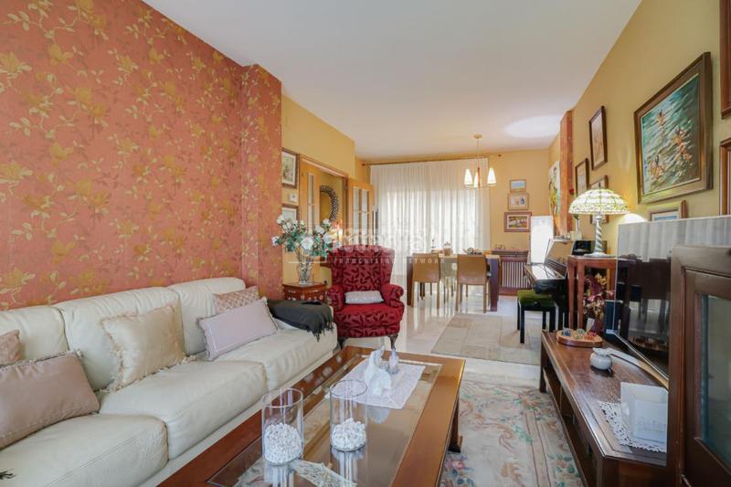 Foto c68ccca4-b826-4141-9eee-e30a467afe85. Casa pareada casa en venta en Mas Rampinyo - Montcada Nova - Carrerada Montcada i Reixac