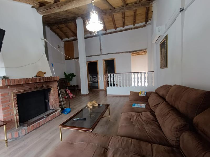 Foto 05f687f2-24d9-4f66-8569-af126ebe196e. Casa adossada amb xemeneia calefacció a Utande