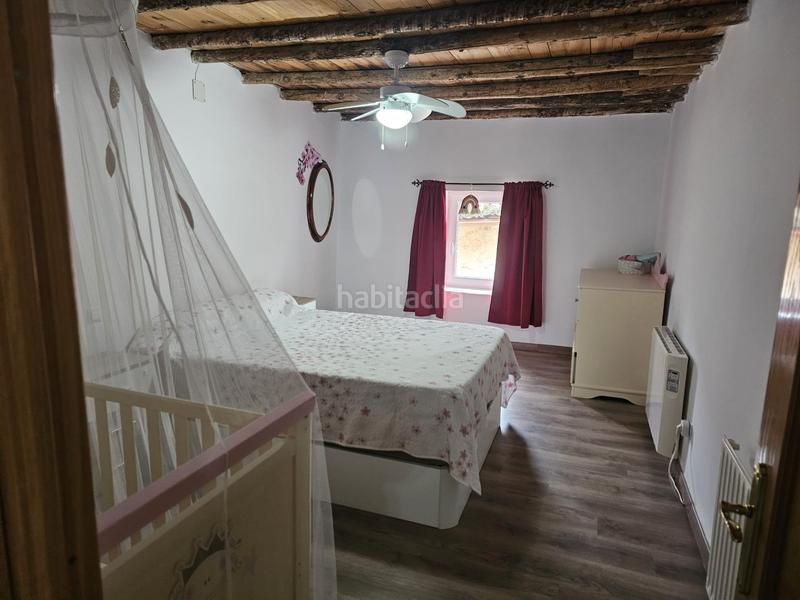 Foto 428ee908-fa85-4bdf-b7cc-d233ca019787. Casa adossada amb xemeneia calefacció a Utande