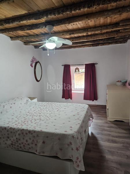 Foto b42d1668-bc09-486c-9aa6-17f70d8c7e8b. Casa adossada amb xemeneia calefacció a Utande