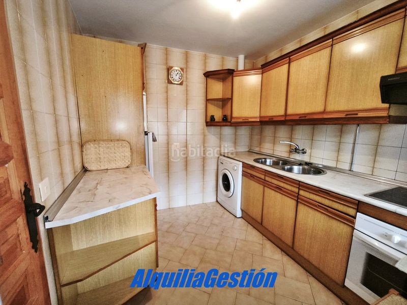 Foto 1eb14924-f421-4902-9f97-9667d3df410e. Casa adossada amb xemeneia calefacció a Tamajón