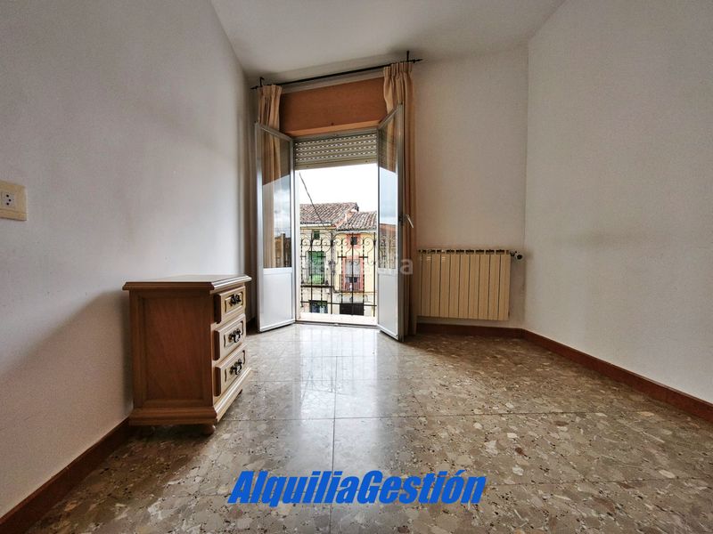 Foto 400f73fc-2b2c-41ea-8365-9d294b4b34fb. Casa adossada amb xemeneia calefacció a Tamajón