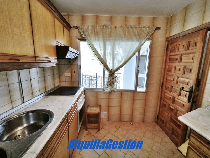 Foto 7116c1e7-d49e-4e73-affe-034154dff2c8. Casa adossada amb xemeneia calefacció a Tamajón