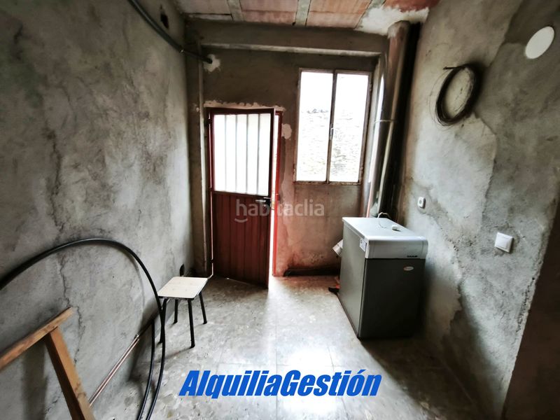 Foto ce9dd1fe-7e5c-4cea-9314-1bc93fc8d72d. Casa adossada amb xemeneia calefacció a Tamajón