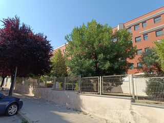 Appartement à Las Cañas. Piso con 4 dormitorios, incluye plaza de garaje y trastero.