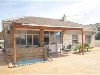 Chalet à Romana (la). Se vende chalet y nave comercial en la romana