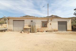 Masia a Pedanías Oeste. Finca rústica con almacén