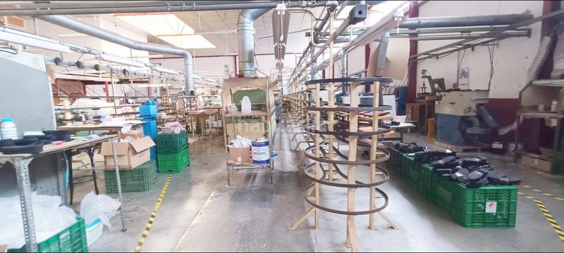 Foto 3af0d9e7-91a0-4d75-87b6-8fb4f0135d65. Nau industrial a Monòver