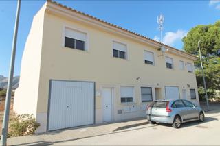 Maison à Hondón de las Nieves. Bungalow en la canalosahondon de las nieves