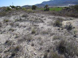 Terrain résidentiel à Hondón de las Nieves. Parcela con almacén en construcción