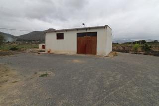 Edifici a Pedanías Oeste. Terreno con albergue en aspe