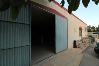 Casa a Carrús Oeste. Gran almacén con casa de campo adosada