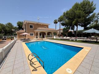 Xalet en Pedanas Oeste. Fantstico chalet en aspe