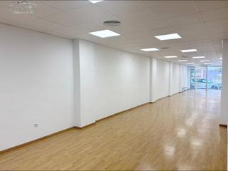 Location Local commercial  Calle camilo flammarion. Se alquila gran local comercial en elche