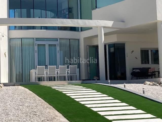 Foto f6320cd6-bbd4-44ce-9a35-fc0155a6ae17. Xalet amb calefacció piscina a Las Trescientas-San Francisco-Ciudad Vergel Elda