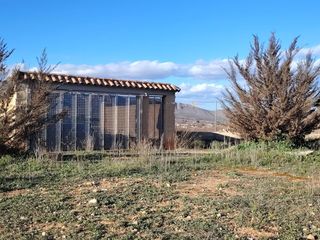 Edificio in Hondón de las Nieves. Parcela  en hondón de las nieves