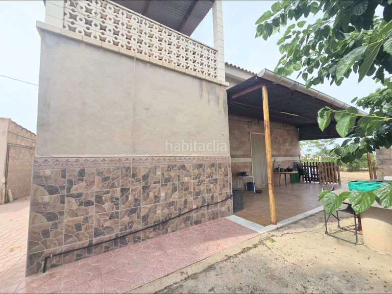 Foto a7ba7cdb-4acb-413d-84e4-89da9c2ab789. Xalet amb aparcament a Novelda