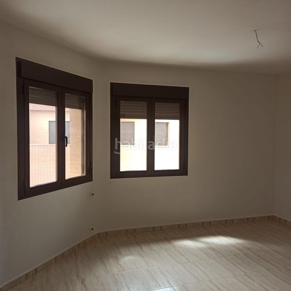 Foto f932142e-994b-41a4-919f-fc20dfa9d6f5. Casa adossada amb calefacció a Velada