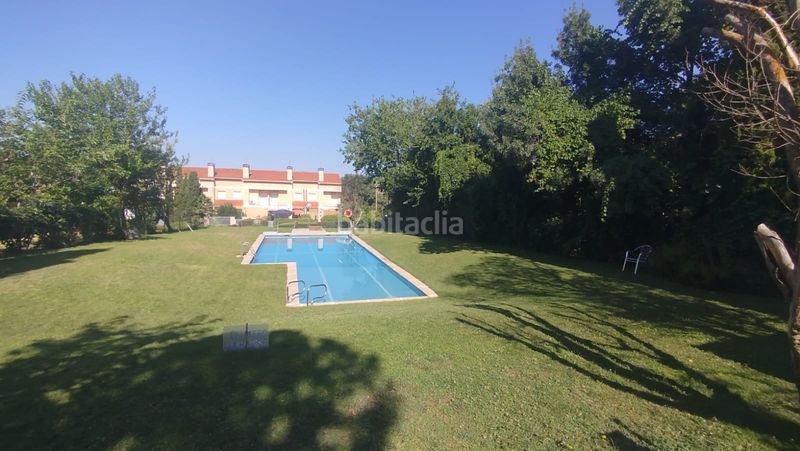 Foto 28fe22af-0e9d-4f7e-bbad-6bbd6494e413. Casa aparellada amb xemeneia calefacció a Uceda