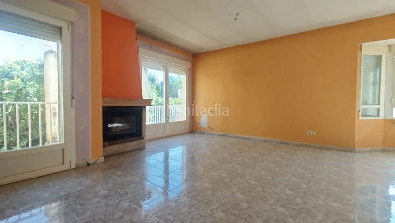 Foto 73c54f64-e508-4e6f-b457-a5838c850882. Casa aparellada amb xemeneia calefacció a Uceda