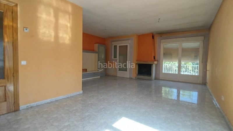 Foto 77696985-4625-4139-8d15-b275030e347d. Casa aparellada amb xemeneia calefacció a Uceda