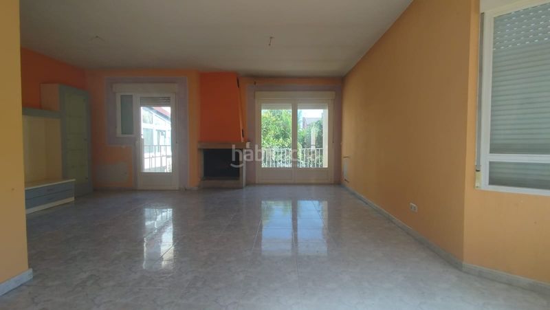 Foto a9a4eae4-9e26-4ab8-a28f-a910e655d9ac. Casa aparellada amb xemeneia calefacció a Uceda