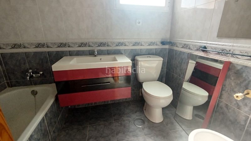 Foto e3b0e947-681b-48d4-9bec-e32fd14b49e8. Casa aparellada amb xemeneia calefacció a Uceda