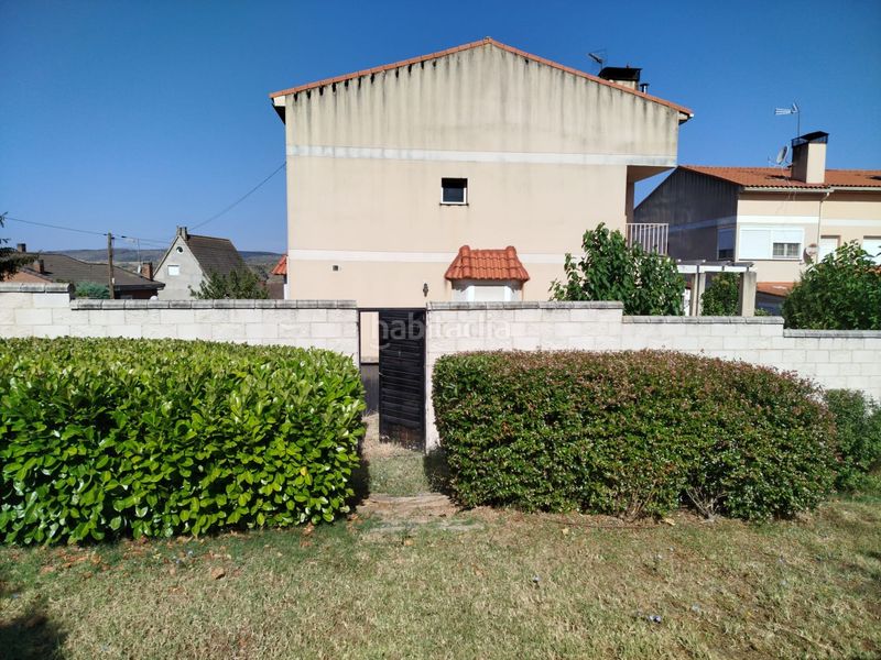 Foto e821a173-4181-46ad-94f8-dbbced1e1d3f. Casa aparellada amb xemeneia calefacció a Uceda