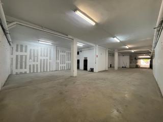 Lloguer Local Comercial a Calle marqués de mendigorría 14. Excelente local comercial. gran altura