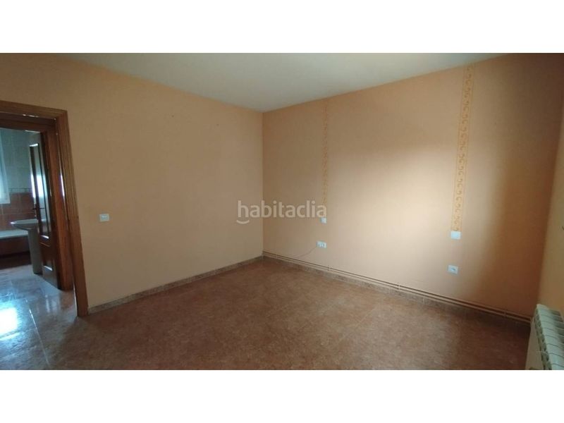 Foto 4d138825-a682-4ae3-8eb1-b0ad1e426200. Casa adossada amb calefacció aparcament a Dosbarrios