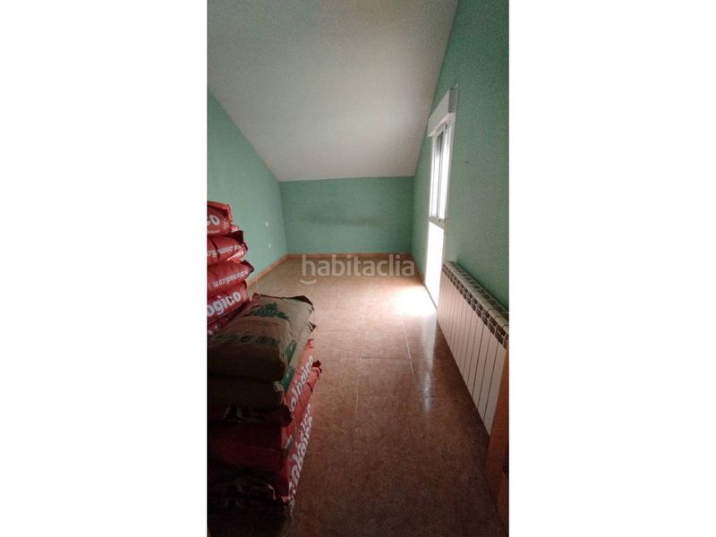 Foto 928af62a-193f-48aa-989d-01c1d50599b9. Casa adossada amb calefacció aparcament a Dosbarrios