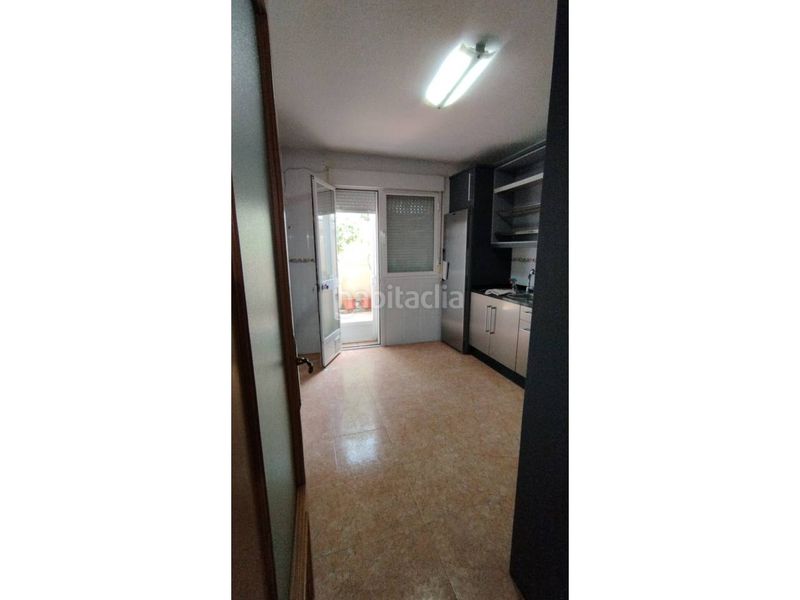 Foto a229357a-0930-4204-a9ec-21fc5453bf2b. Casa adossada amb calefacció aparcament a Dosbarrios