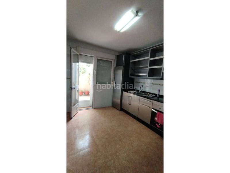 Foto f6675915-918a-443e-a43e-a5feccc4cb75. Casa adossada amb calefacció aparcament a Dosbarrios