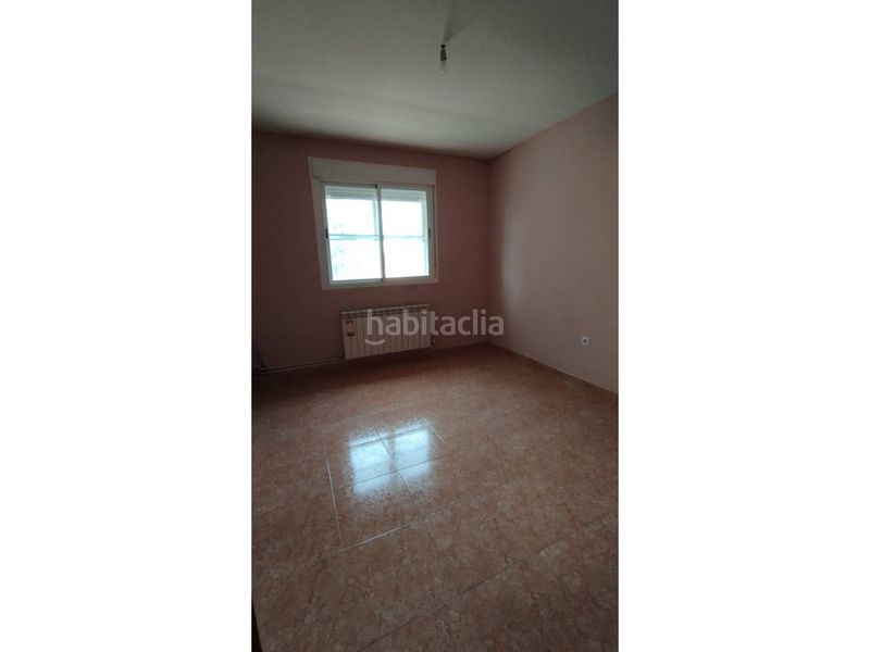Foto f802b4dd-274d-4f8d-a5ef-d01b7e1ea00b. Casa adossada amb calefacció aparcament a Dosbarrios