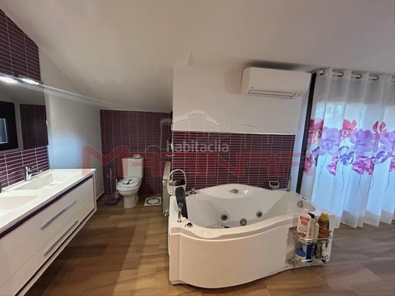 Foto a04e4efd-67df-4fb9-896d-6ce24380593d. Attico con riscaldamento parcheggio piscina in El Quiñón Seseña