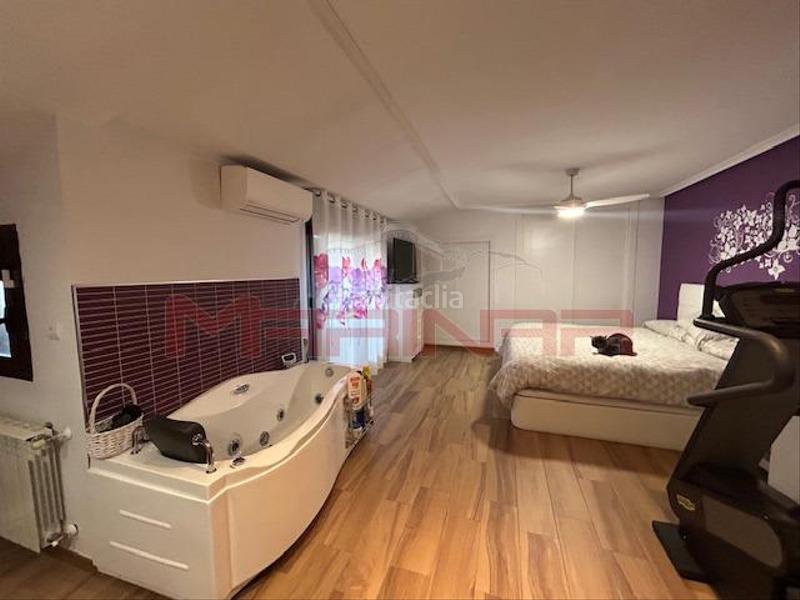 Foto f6e723e6-23e0-45cc-b543-3a0dcddb6b8c. Attico con riscaldamento parcheggio piscina in El Quiñón Seseña