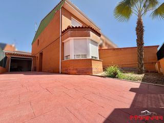Maison jumelée à Los Barreros. Chalet en seseña los robles