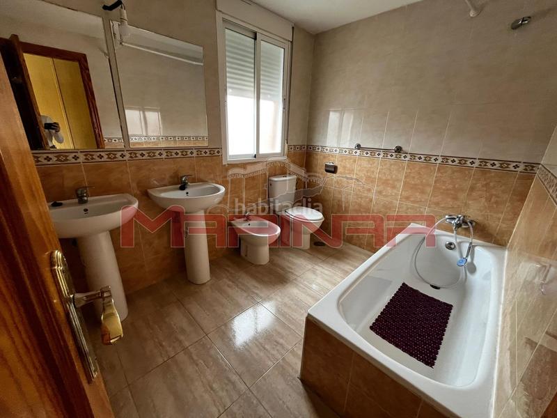 Foto b59425a9-cb2a-444c-8688-67fc3b03670a. Casa bifamiliare con riscaldamento parcheggio in Los Barreros Seseña