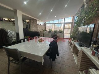 Casa adossada a Los Barreros. Magnífico adosado en seseña