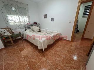 Casa adosada en Los Barreros. Magnífico adosado en seseña