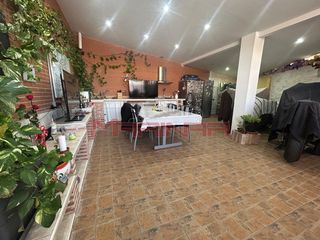 Casa a schiera in Los Barreros. Magnífico adosado en seseña
