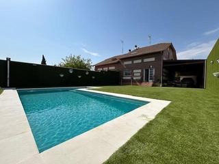 Casa aparellada en Torrecastillo. Chalet pareado en sesea , torrecastillo.
