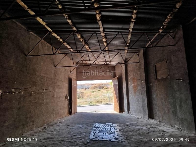 Foto ed6ab1e2-52e4-4999-9104-4d8f92c09fb8. Location local commercial dans Borox