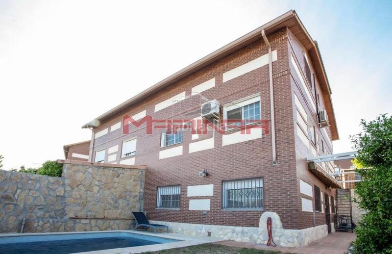 Foto 9b78b60c-1421-4e91-9852-9d43d38db059. Casa bifamiliare con riscaldamento parcheggio piscina in Seseña